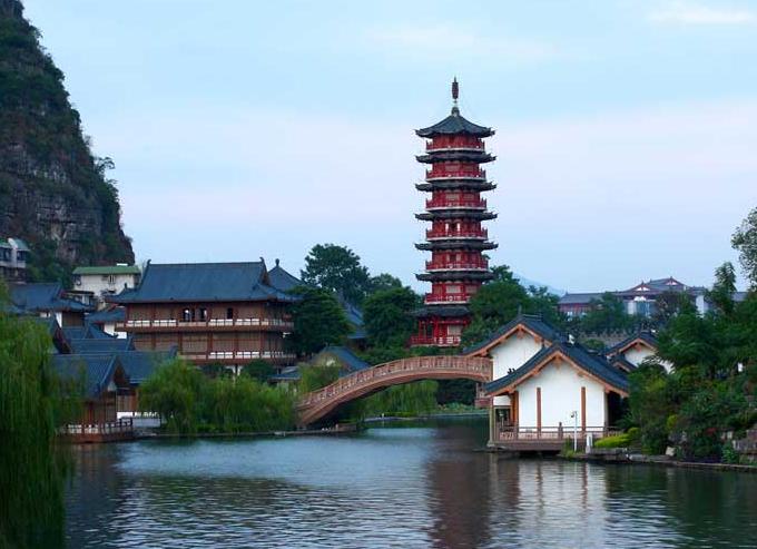 象鼻山、王府独秀峰、刘三姐大观园、南溪山公园精华一日游